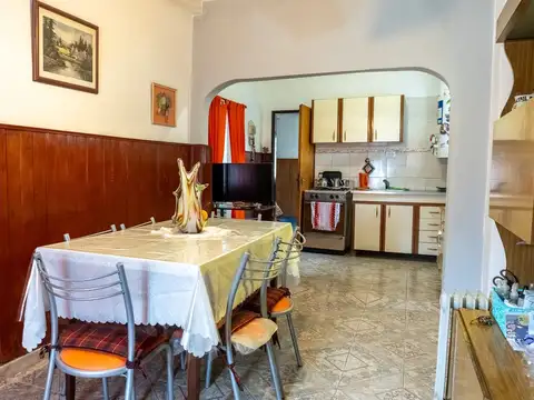 CASA EN VENTA 5 AMBIENTES EN GUERNICA