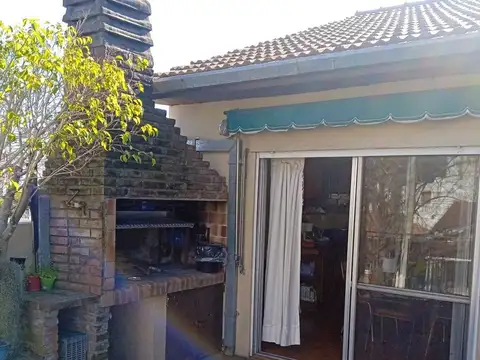 VENTA PH 4 AMBIENTES BERNAL CENTRO