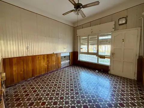 CASA CON PATIO UNICO CERCANA AL CENTRO