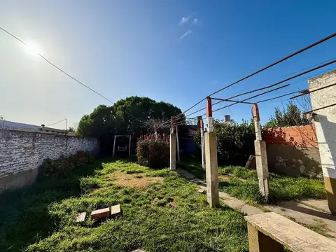 Casa 4 ambientes con 1 baño
