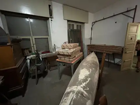 VENTA CASA A REFACCIONAR, CON LOCAL