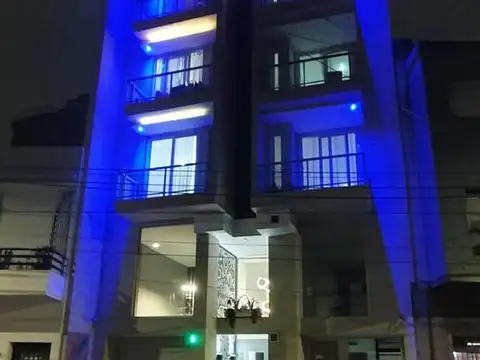 Departamento 3 ambientes con terraza propia  y cochera