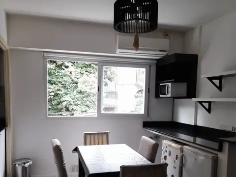 Alquiler Amplio Monoambiente, Amoblado, Balvanera.-