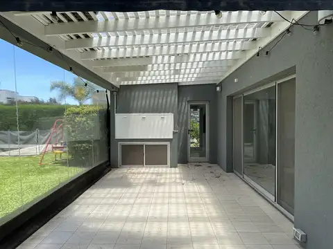 Casa 6 ambientes con 3 baños