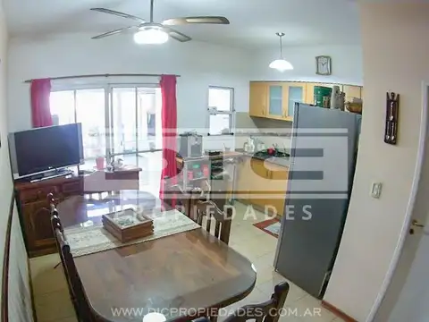 Casa 4 ambientes con 1 baño