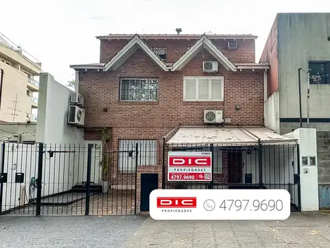 Duplex 4 ambientes en 3 plantas impecable estado - Florida B Venta