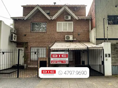 Duplex 4 ambientes en 3 plantas impecable estado - Florida B Venta