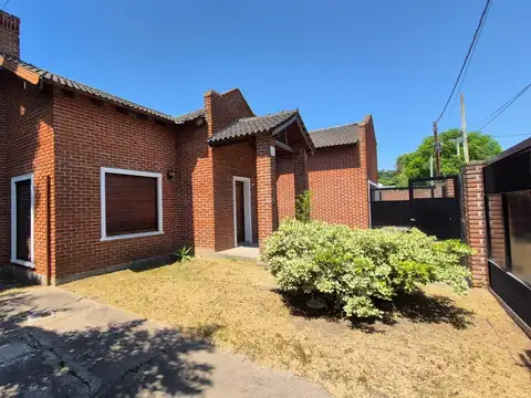 Casa en Venta con 3 cocheras