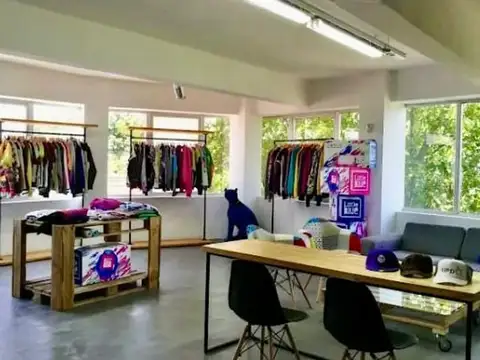 Oficina 6 ambientes con 4 baños