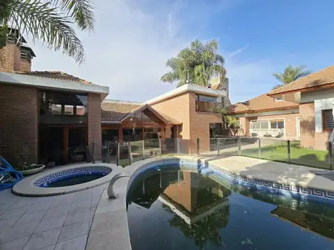 Venta casa en Ramos Mejía: Lujo, Confort y seguridad