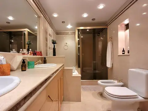 Venta casa en Ramos Mejía: Lujo, Confort y seguridad