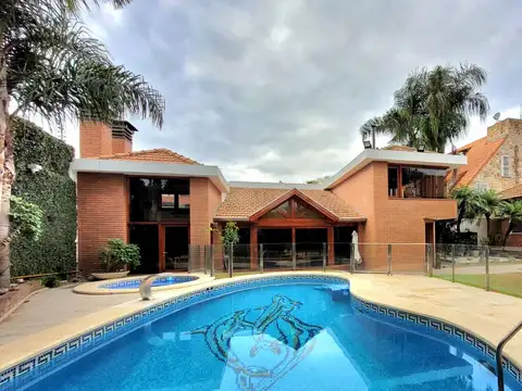 Venta casa en Ramos Mejía: Lujo, Confort y seguridad