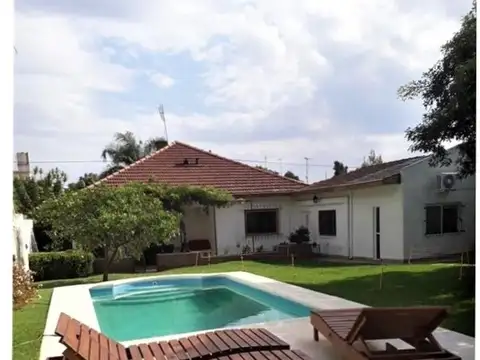 CHILAVERT: EXCELENTE CHALET 4 AMB SOBRE 2 LOTES DE 7,50 x 50