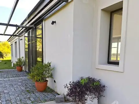 Casa 5 ambientes con 2 baños