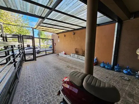 Depto Tipo Casa en Alquiler de 5 ambientes