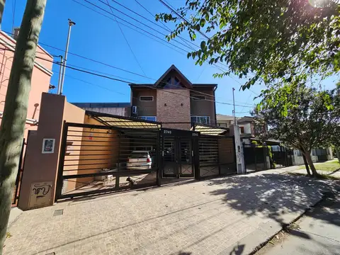 Triplex de 5 ambientes en Castelar Norte