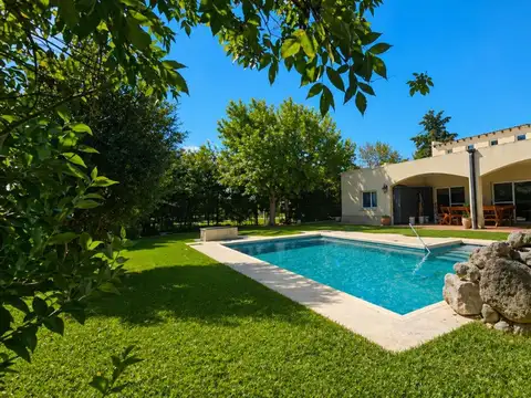 VENTA CASA 4 AMB PILETA BARRIO EL RESUELLO MORENO 