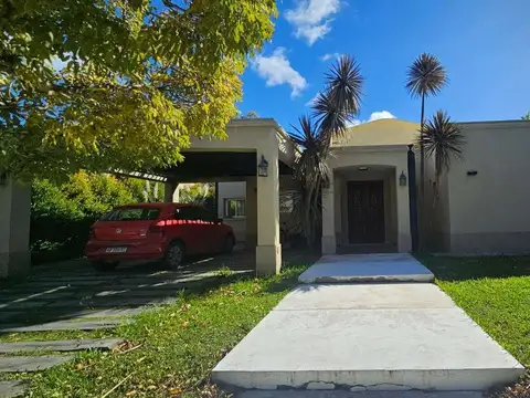 VENTA CASA 4 AMB PILETA BARRIO EL RESUELLO MORENO