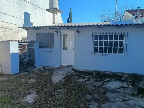 Casa 3 ambientes con 1 baño
