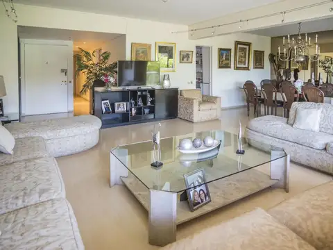 Venta Exclusivo Piso de 4 ambientes sobre Av. Libertador con Amenities