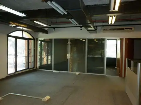 Oficina en Alquiler con 5 cocheras