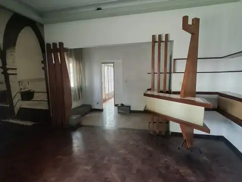 Casa 6 ambientes con 1 baño