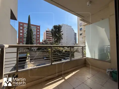 -ALQUILER- Monoambiente con hermosa vista y sol; Amenities en edificio de alta gama.