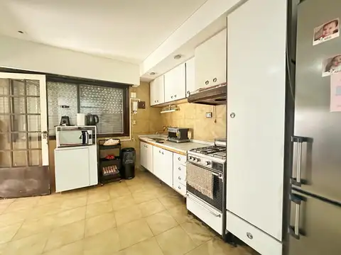 Casa 7 ambientes con 2 baños