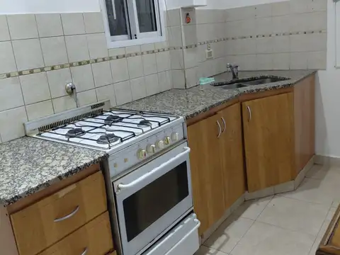 DEPARTAMENTO 3 AMBIENTES TIPO CASA AL FRENTE CON PATIO. CHASCOMUS 768 AVELLANEDA