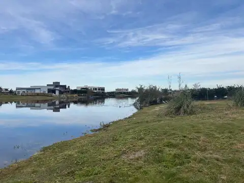 Venta lote al agua en San Sebastian Area 9