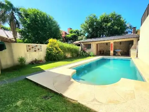 VENDO CHALET 5 AMBIENTES JARDIN PILETA COCHERA EXCELENTE OPORTUNIDAD