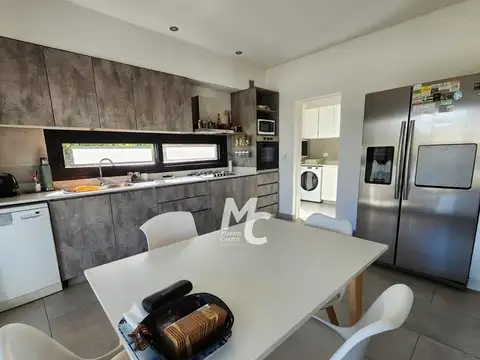 Casa en Alquiler con 1 cochera