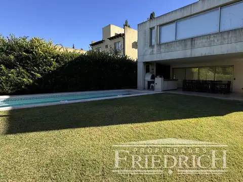Casa en Venta con 4 cocheras