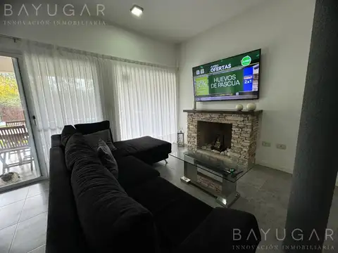 Casa en Alquiler con 2 cocheras