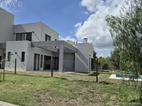 Casa en Venta en Pilar Del Este - Santa Elisa, USD 215.000