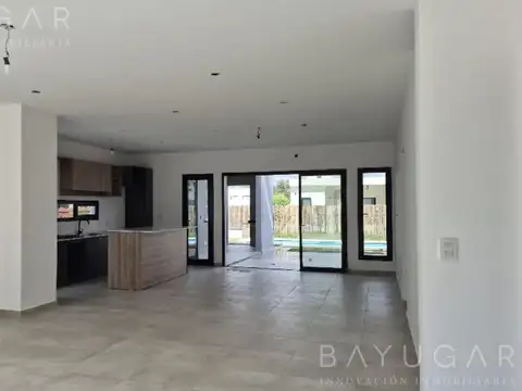 Casa 5 ambientes con 4 baños