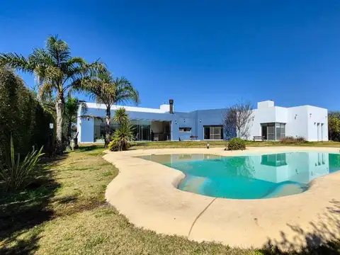 VENTA FINCAS DEL SUR II CASA 4 DORM. IMPECABLE 