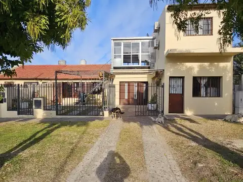 Complejo de 3 deptos equipados con excelente ubicación! Vistas al río! Amplios y luminosos! Bv....