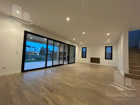 Casa 7 ambientes con 5 baños