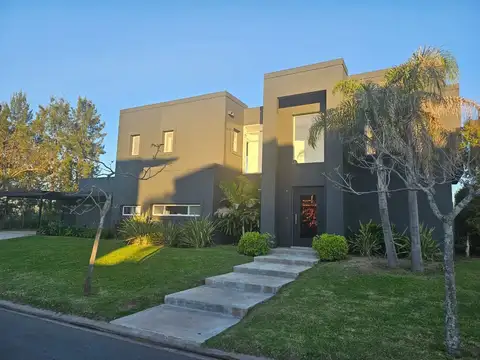 Exclusiva casa en Country Nautico Alba nueva 