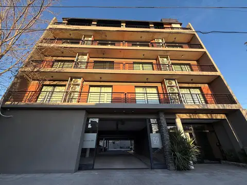 Depto. 2 ambientes al frente c/cochera en venta - Cañuelas Centro