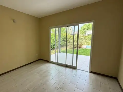 Casa 4 ambientes con 3 baños