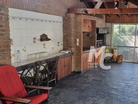 Casa 5 ambientes con 2 baños