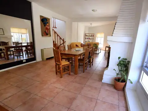 Depto Tipo Casa 4 ambientes con 2 baños