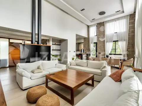 Casa EN VENTA en Las Liebres, 3 dormitorios, importante galeria