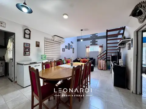 Casa en Venta con 2 cocheras
