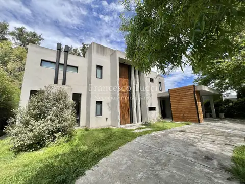 Casa en venta / alquiler 4 ambientes Country Los Puentes