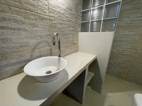Casa-local en esquina con terreno, Fisherton R