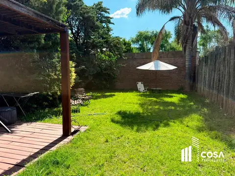 Venta Casa 1 dormitorio con jardín y galería Funes Santa Fe