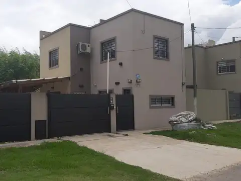 Casa en Alquiler en La Plata [Cod: 161-1634]